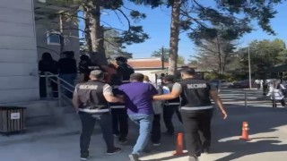 Memur yapma vaadiyle vatandaşları dolandıran 4 kişi tutuklandı