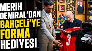Merih Demiral'dan Bahçeli'ye Forma Hediyesi
