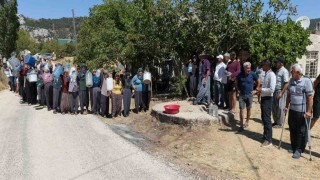 Mersin Silifkede su sıkıntısı: Bidonlarla su taşıyan köylüler destek istedi