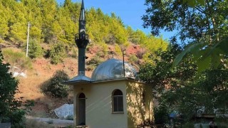 Mersin'de 9 metrekarelik cami dikkat çekiyor