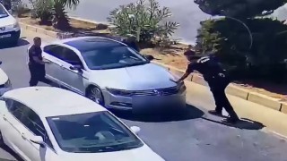 Mersinde hırsızlık zanlıları otomobille kaçarken yakalandı