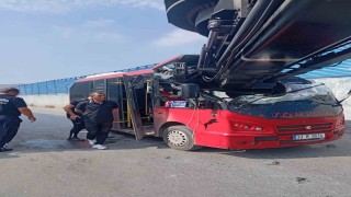 Mersinde minibüs ile vinç çarpıştı: 1 yaralı