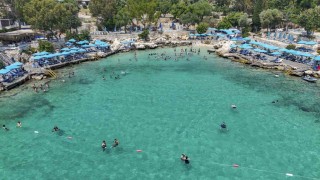 Mersinde plajlar yaz sezonunda yoğun ilgi görüyor