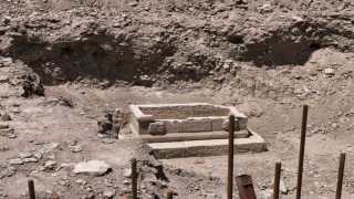 Mersinde sağlık ocağı inşaatı çevre düzenlemesinde lahit çıktı
