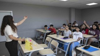 Mersinde ücretsiz yaz atölyeleri öğrencilerden yoğun ilgi görüyor