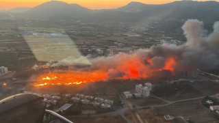 Mersinde yangın, ekiplerin havadan ve karadan müdahalesiyle söndürüldü