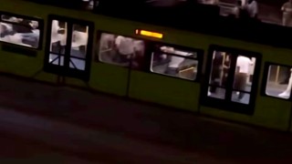 Metro istasyonunda tekmeli yumruklu kavga