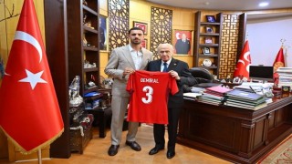 MHP Lideri Bahçeli, milli futbolcu Demiralı kabul etti
