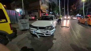 Minibüs sürücüsü para sayarken önündeki araca çarptı: 1i çocuk 2 yaralı