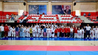 Minik taekwondocular ‘Batı Grubu Seçmelerinde ter döktü