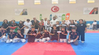 Minik tekvandocular şampiyonayı 18 madalyayla tamamladı
