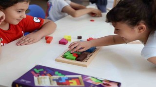 Minikler akıl oyunlarıyla hem eğleniyor hem öğreniyorlar