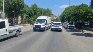 Motosiklet ile kamyonet çarpıştı: 2 yaralı