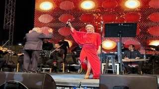 Muazzez Ersoy, Kayseride sahne aldı