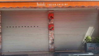 Mühürlü boş dükkandan yayılan kötü koku ekipleri harekete geçirdi