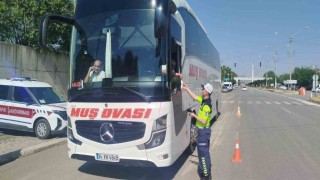 Muş'ta jandarmadan şehirlerarası yolcu otobüslerine sıkı denetim