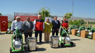 Muş'ta manda yetiştiricilerine süt sağım ve elektrikli yayık makinesi desteği