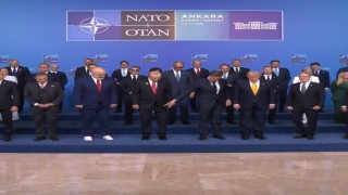 NATO Zirvesinde beyaz ayakkabı detayı dikkat çekti