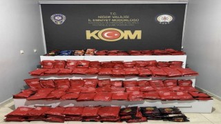 Niğde'de kaçak tütün operasyonu: 272 paket ele geçirildi