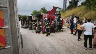 Niksarda kamyonet devrildi: 3 yaralı