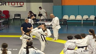 Oltulu taekwondocu Semanur Durandan büyük başarı: 18 yaşında ikinci DAN derecesi