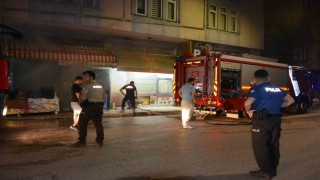 Orduda yanan fındık kabuğu çuvalı iş yerini dumana boğdu