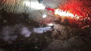 Ormanlık alandaki yangını görüp itfaiyeye haber verdi, alevler büyümeden söndürüldü