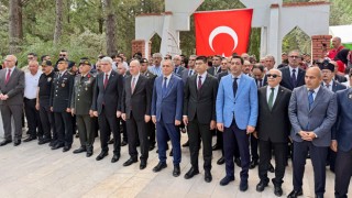 Osmaniye Protokolü Şehitliği Ziyaret Etti
