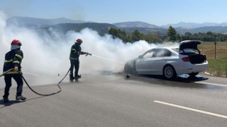 Osmaniye'de Seyir Halindeki Otomobil Alev Alev Yandı