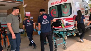 Otomobil bariyerlere çarptı: 5 yaralı