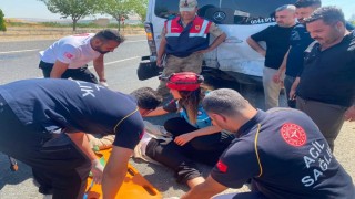 Otomobil yolcu minibüsüne arkadan çarptı: 12 yaralı