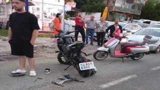 Otomobile arkadan çarpan motosiklette 2 kişi yaralandı