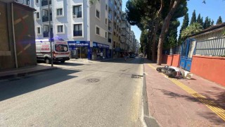 Otomobilin çarptığı motosiklet kaldırıma çıktı: 1 yaralı