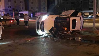 Otomobiller kavşakta çarpıştı: 2 yaralı