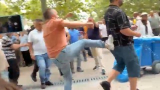 Özgür Özelin cuma namazı çıkışında tekmeli arbede