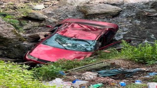 Payasta uçurumdan yuvarlanan otomobilin sürücüsü yuvarlandı