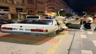 Peluş ayı ehliyetsiz sürücüyü ele verdi