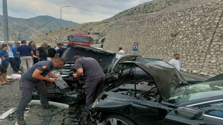 Pirinkayalar Tüneli çıkışında otomobiller kafa kafaya çarpıştı: 4 yaralı