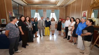 Renklerin suyla dansı sanatseverlerle buluştu