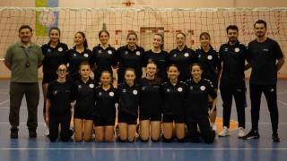 Rizenin genç voleybolcuları, gözünü Anadolu Yıldızlar Ligi kupasına dikti