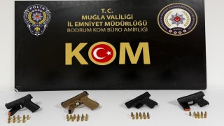 Ruhsatsız silahlarla kaçarken kıskıvrak yakalandılar