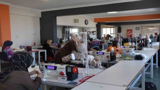 Şahinbey Belediyesi kadınları meslek öğreterek üretime dahil ediyor