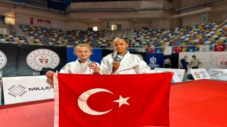 Sakaryalı sporcular Kocaeliden madalyalar ile döndü