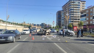 Şanlıurfa'da 4 aracın karıştığı zincirleme kazada 1 kişi yaralandı