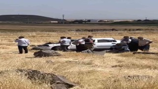 Şanlıurfada şarampole devrilen otomobil takla attı: 2 yaralı