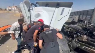 Şanlıurfada tır kamyonla çarpıştı: 1 ölü, 1 yaralı
