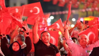 Şanlıurfada vatandaşlar meydanlara sığmadı