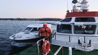 Sarıyer açıklarında su alan tekne kurtarıldı