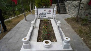 Şehit öğretmen Necmettin Yılmaz şehadetinin 9. yılında kabri başında anıldı