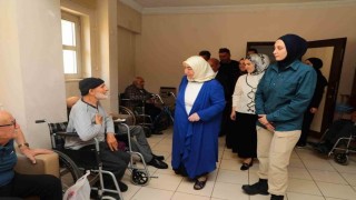 Semiha Yıldırımdan huzurevi sakinlerine ziyaret